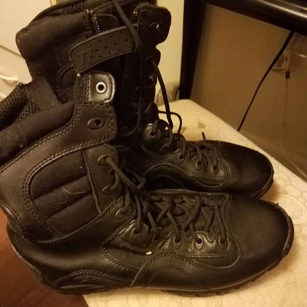 Black combat boots size 7.5r